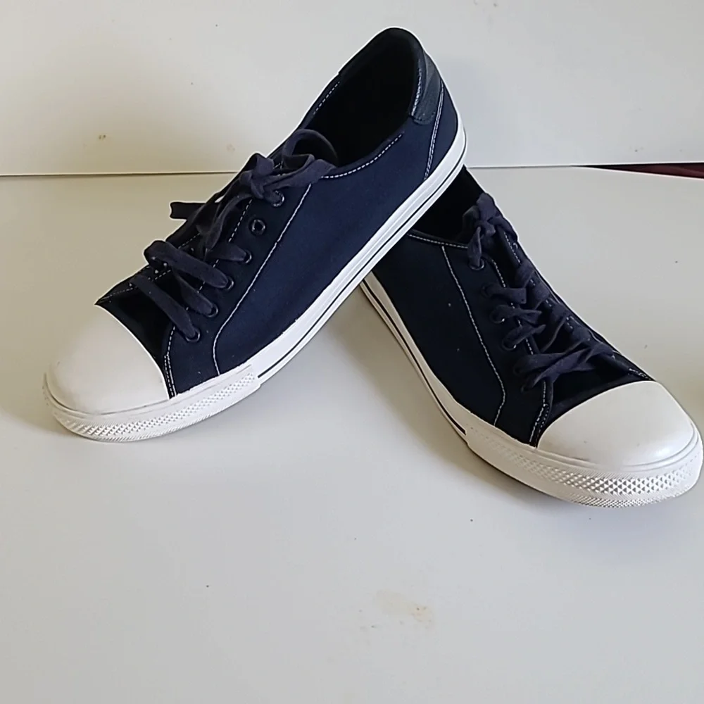 Man's Old-Navy Canvas Lace-up sneakers - Picture 3 of 9
